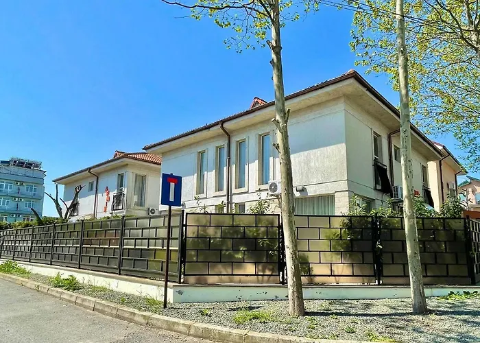 Emma And Armin & Garden 3*